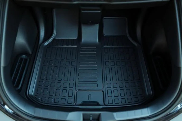 Car footwell protected by a tailored 3D floor mat